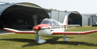  Vuelos introductorios supervisados por un piloto instructor.